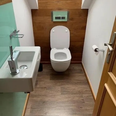 Rodinny Dum 8, Kobylisy Villa *