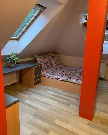 Rodinny Dum 8, Kobylisy