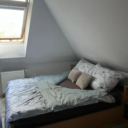 Rodinny Dum 8, Kobylisy Villa *
