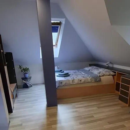 Rodinny Dum 8, Kobylisy Villa *
