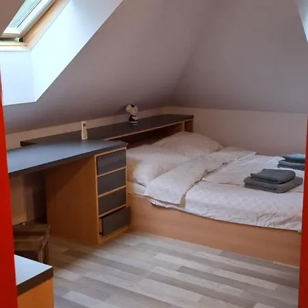 Rodinny Dum 8, Kobylisy Villa Prag