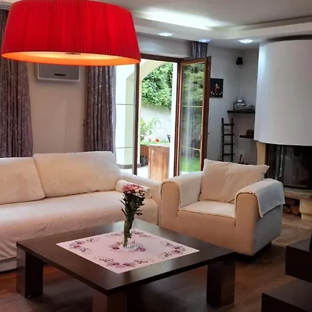 Villa Rodinny Dum 8, Kobylisy *