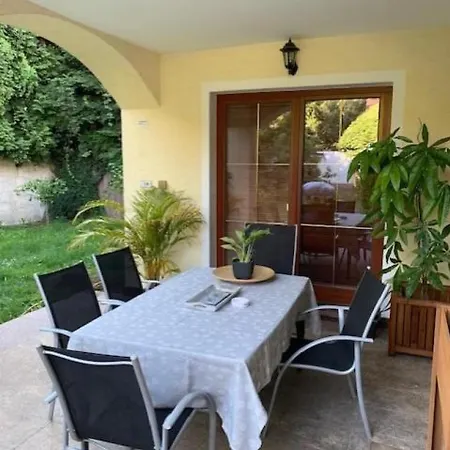 Villa Rodinny Dum 8, Kobylisy *